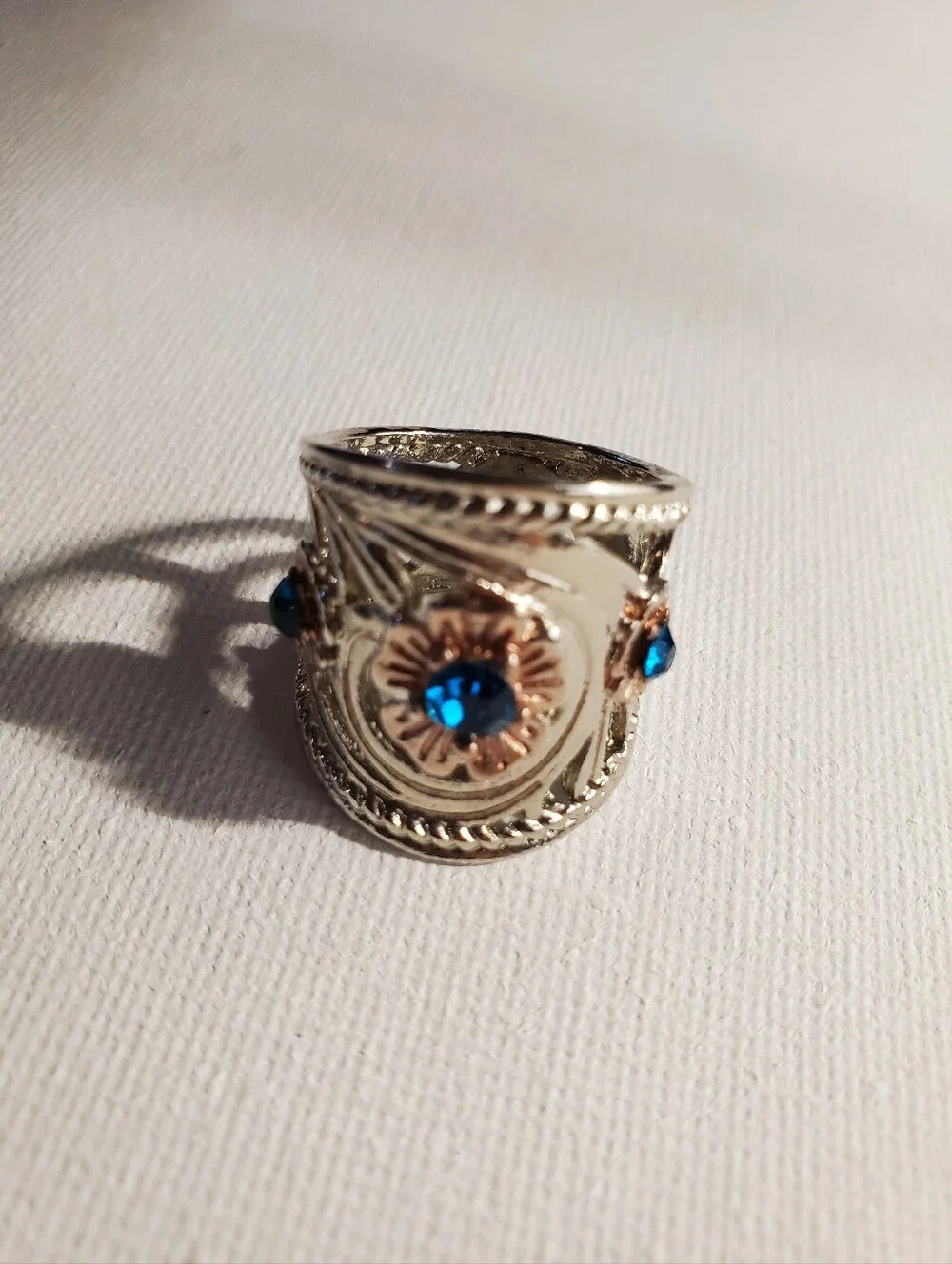 Faux Silver Floral Statement Ring with Teal Blue Crystals‎ Size 7 NWOT